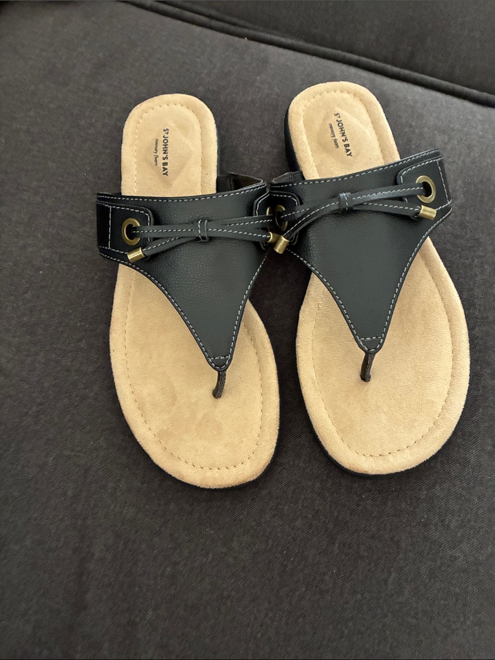 NWOT!!!St. John's Bay Black Thong Sandals with Tan Footbed